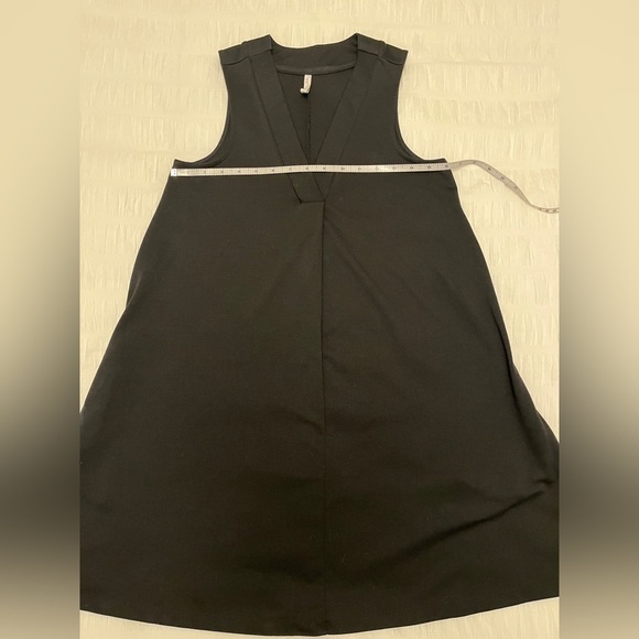 Z SUPPLY Black Mini V Neck Sleeveless Swing A Line Dress Pockets Day to Night - Picture 13 of 13